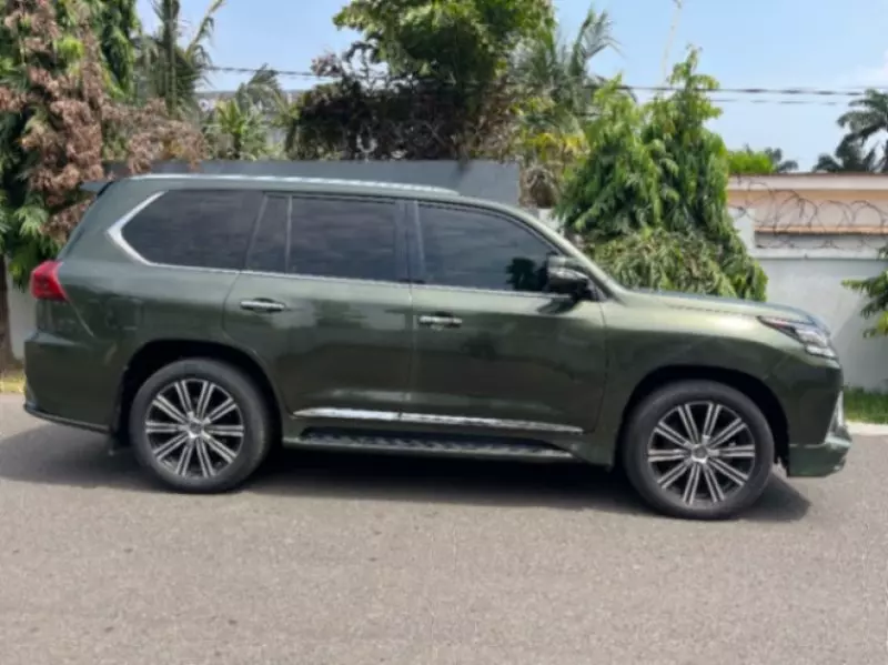 Lexus LX 570   - 2021