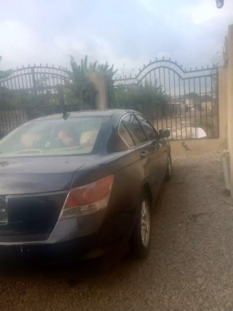 Honda Accord   - 2010