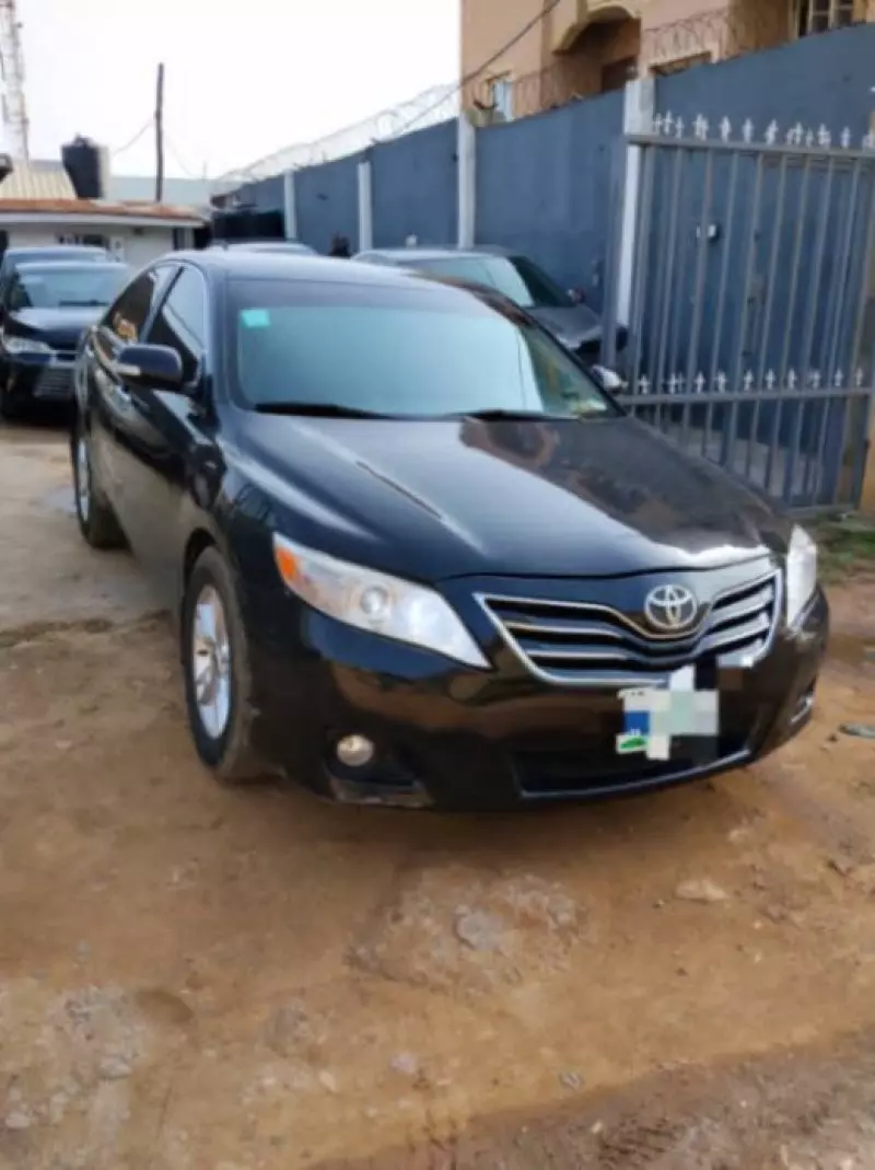 TOYOTA Camry - 2011