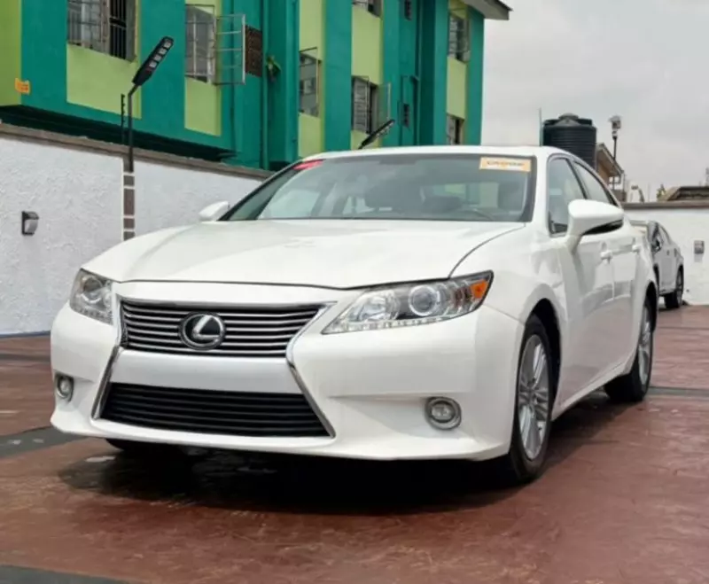 Lexus ES   - 2014