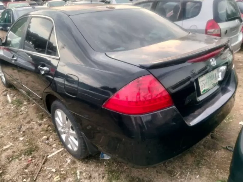 Honda Accord - 2006