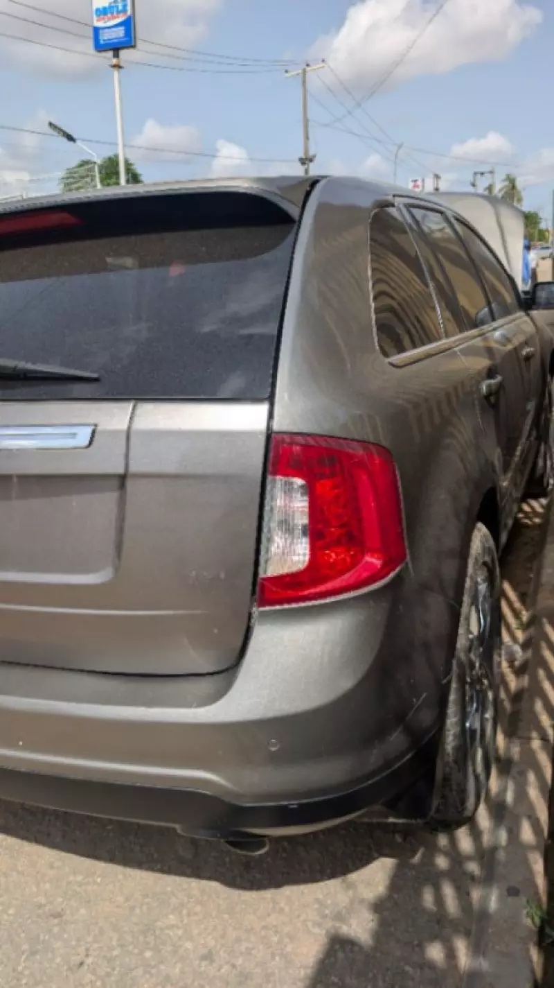 Ford Edge 3.5L    - 2012