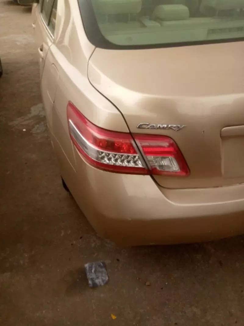 Toyota Camry   - 2010