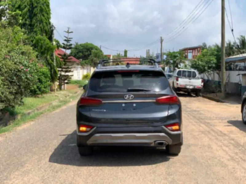 Hyundai Santa Fe   - 2020