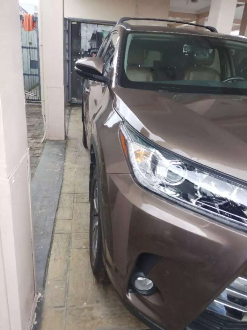 TOYOTA Highlander   - 2018