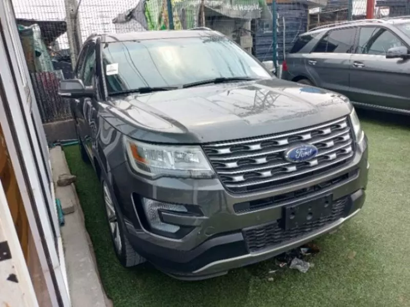 Ford Explorer   - 2016