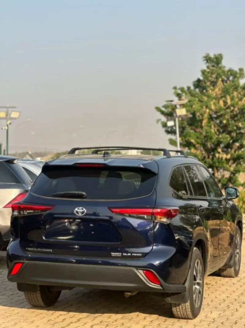 Toyota Highlander   - 2022