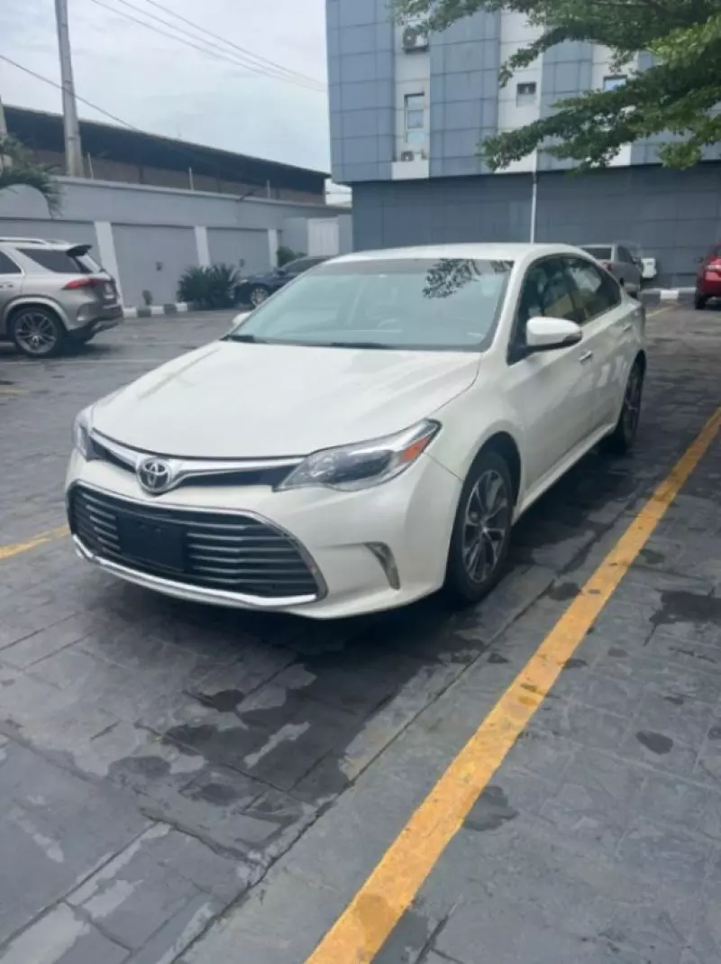 Toyota Avalon   - 2016