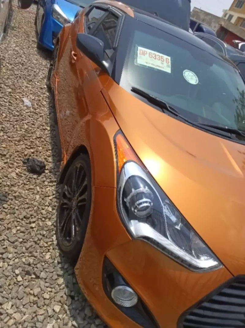 Hyundai Veloster   - 2015
