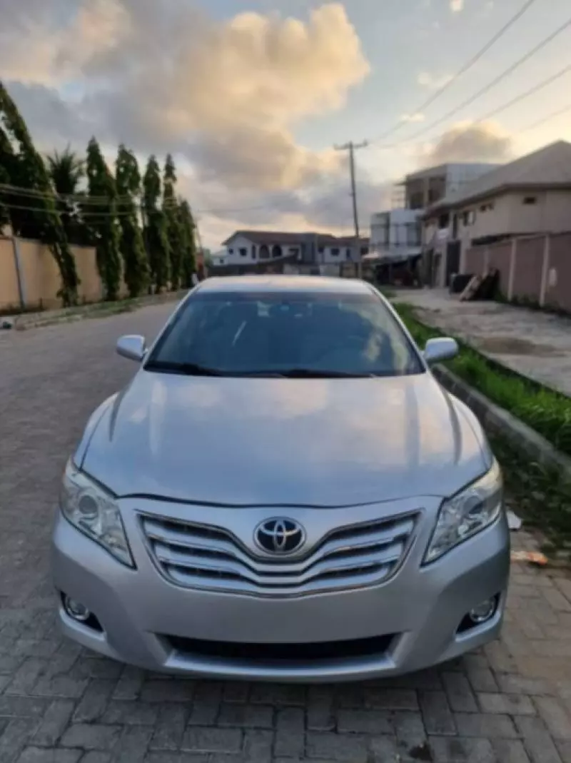 Toyota Camry   - 2011