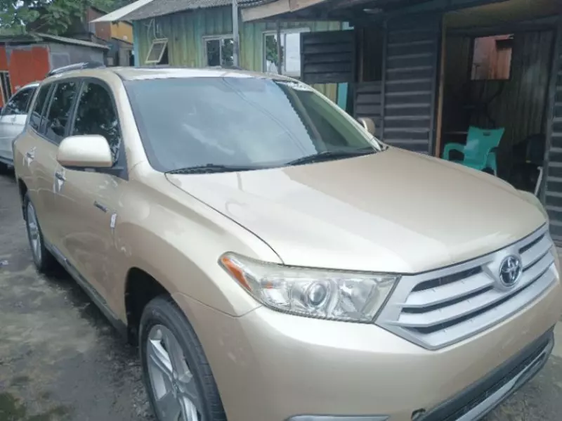 Toyota Highlander   - 2014
