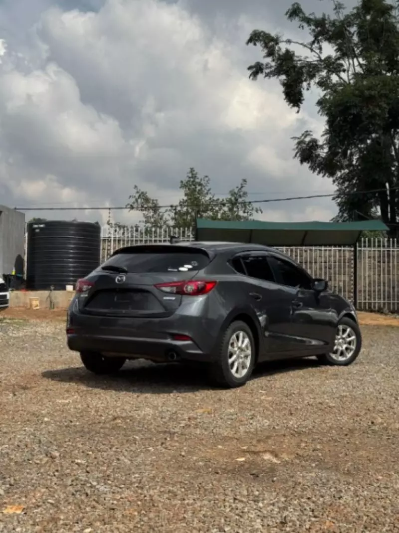 Mazda Axela    - 2017