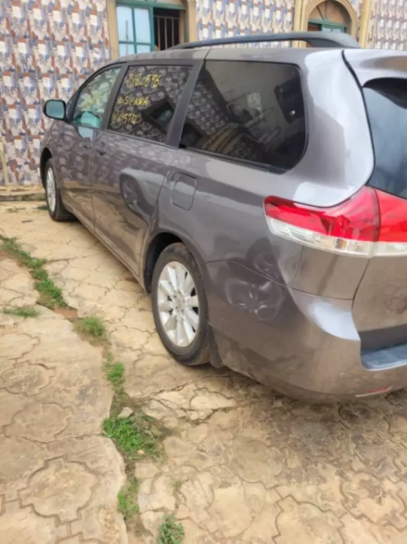 Toyota Sienna   - 2012