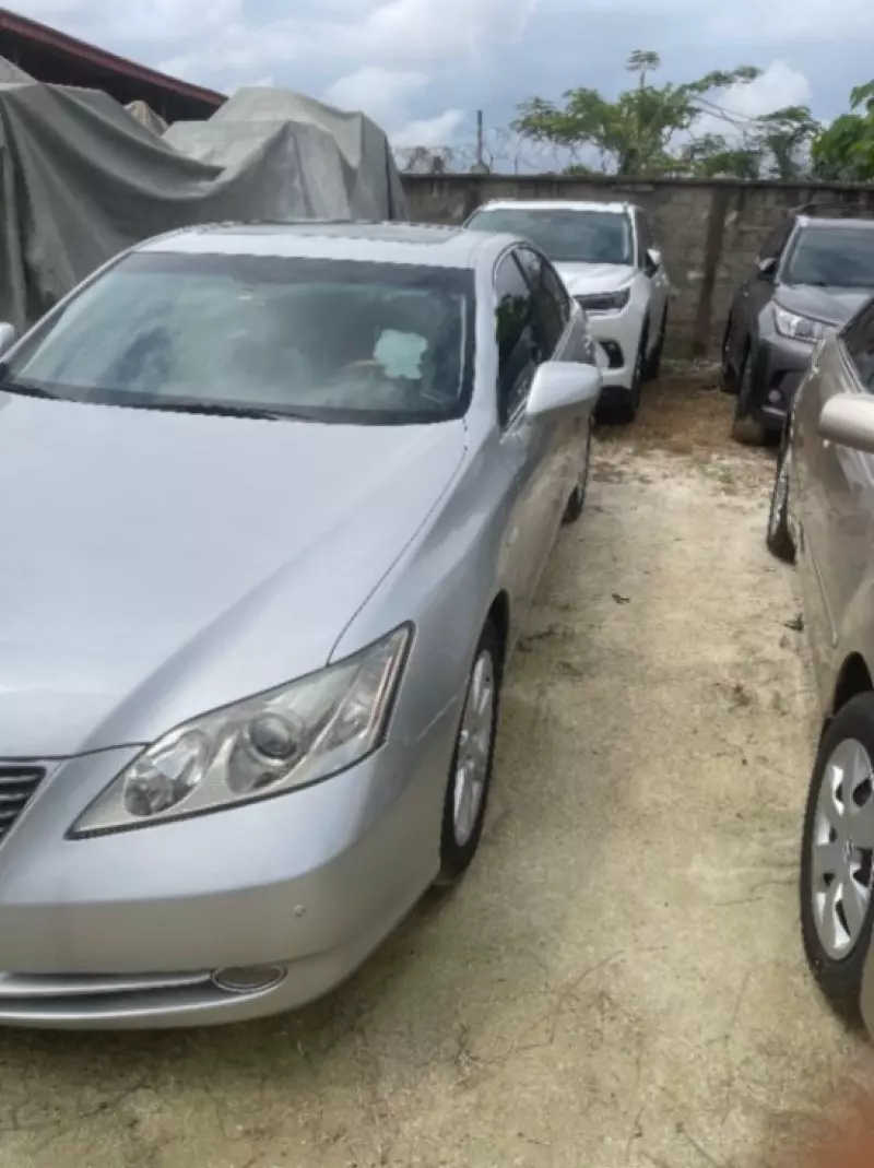 Lexus ES   - 2010