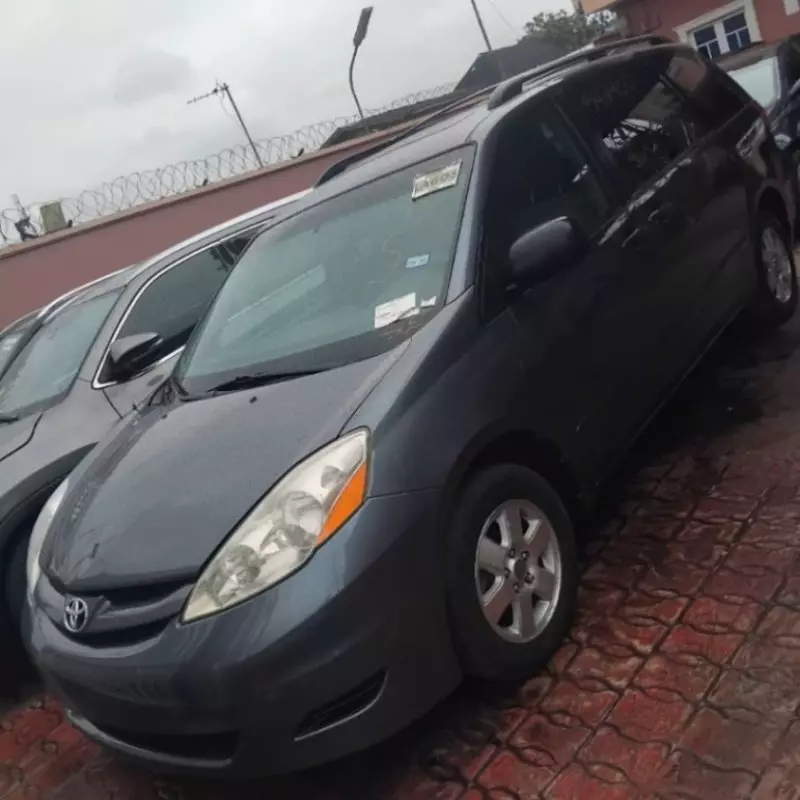 TOYOTA Sienna   - 2006