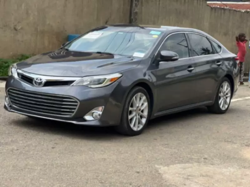 Toyota Avalon   - 2013