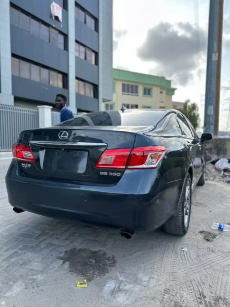 Lexus ES 350   - 2011