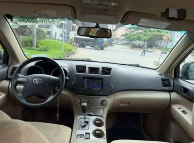 Toyota Highlander   - 2010