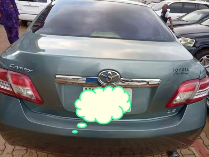 Toyota Camry   - 2010