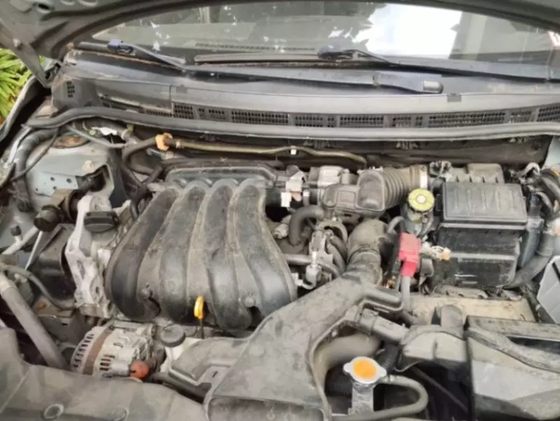 Nissan Versa - 2012