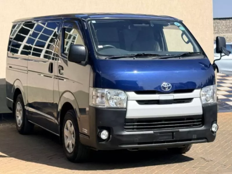 Toyota Regiusace   - 2018