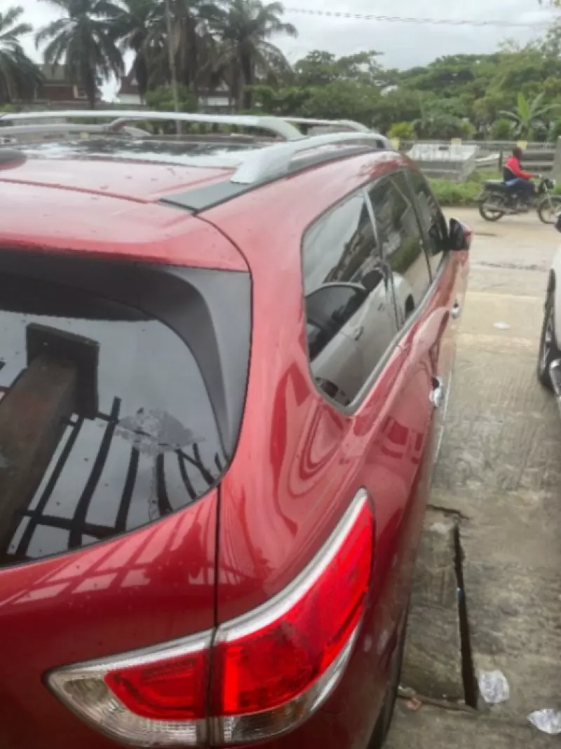 Nissan Pathfinder - 2014
