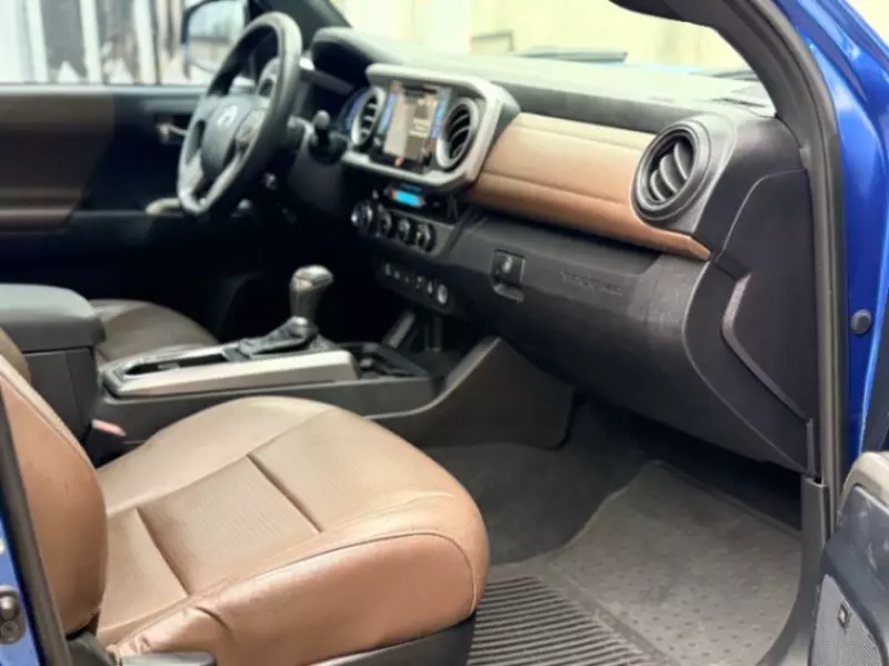 TOYOTA Tacoma   - 2019