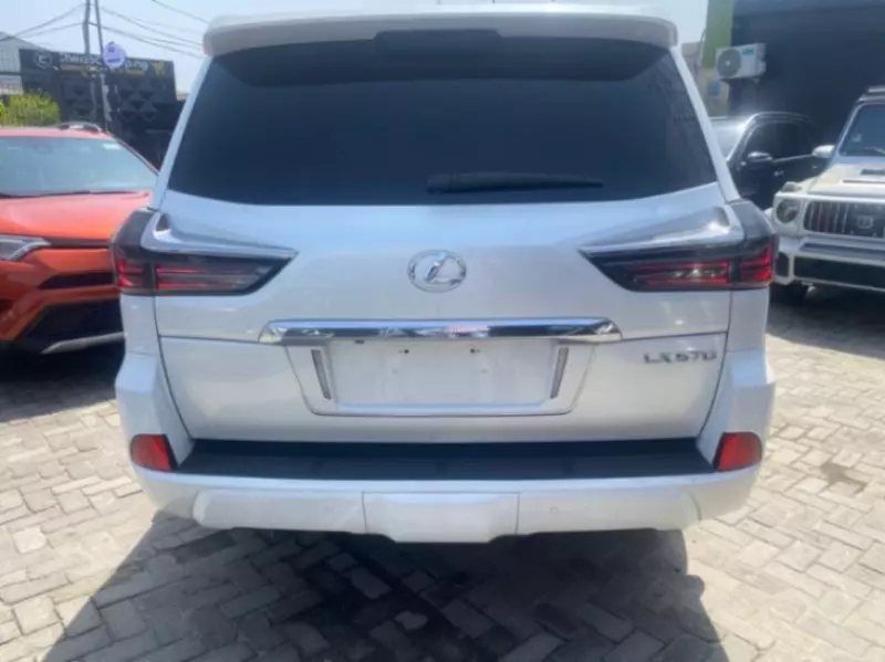 Lexus LX 570   - 2018