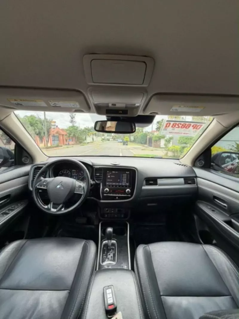 Mitsubishi OUTLANDER   - 2020