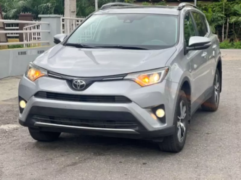 Toyota RAV4   - 2018