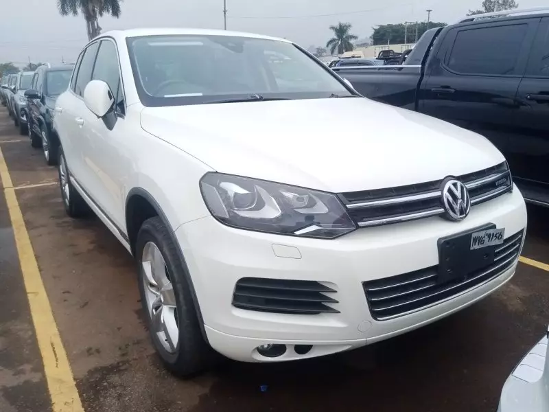 Volkswagen Touareg   - 2011