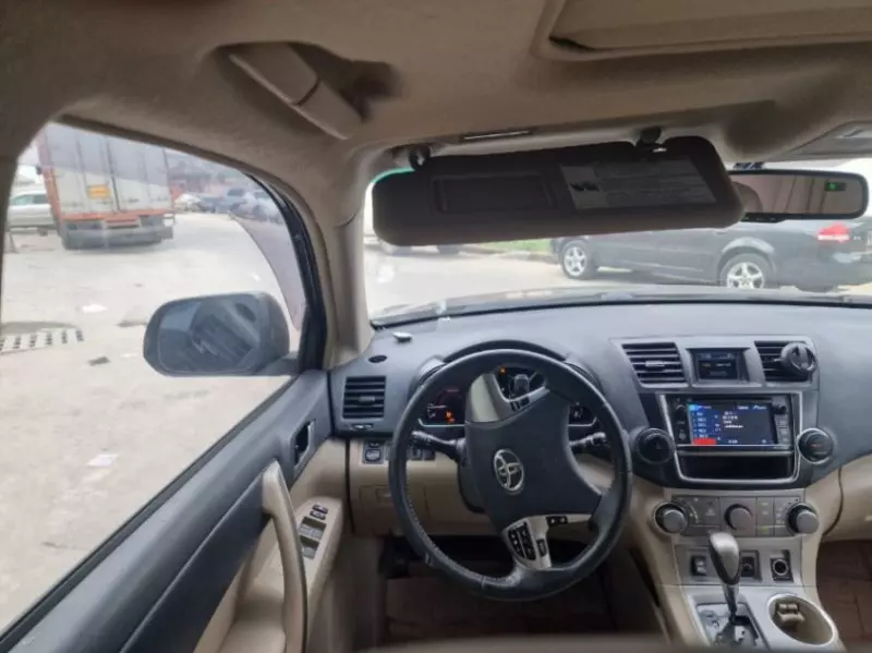 Toyota Highlander   - 2013