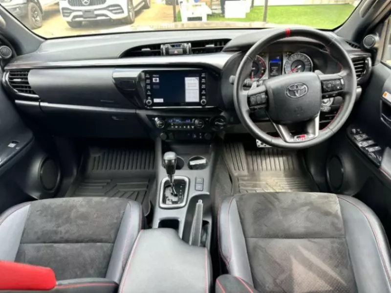 Toyota Hilux   - 2022