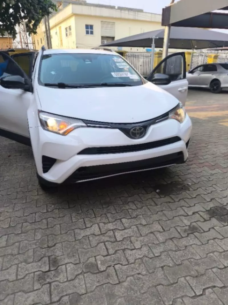 Toyota RAV4   - 2017