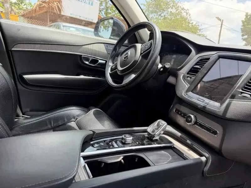 Volvo XC90   - 2021