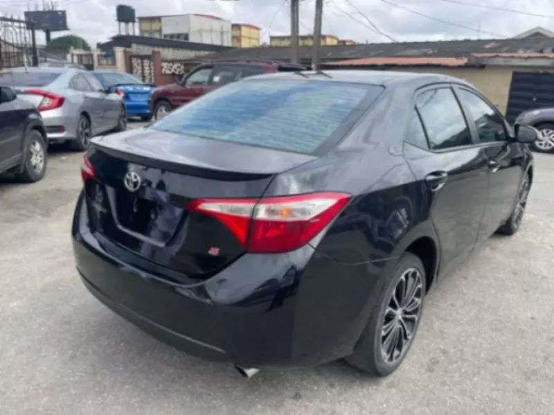 Toyota Corolla   - 2013