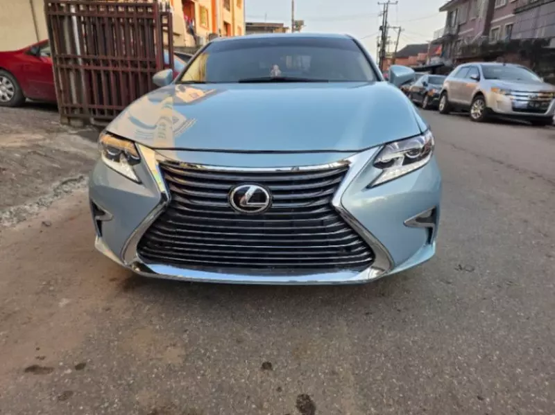 Lexus ES   - 2014