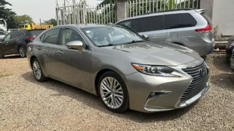 Lexus ES   - 2016