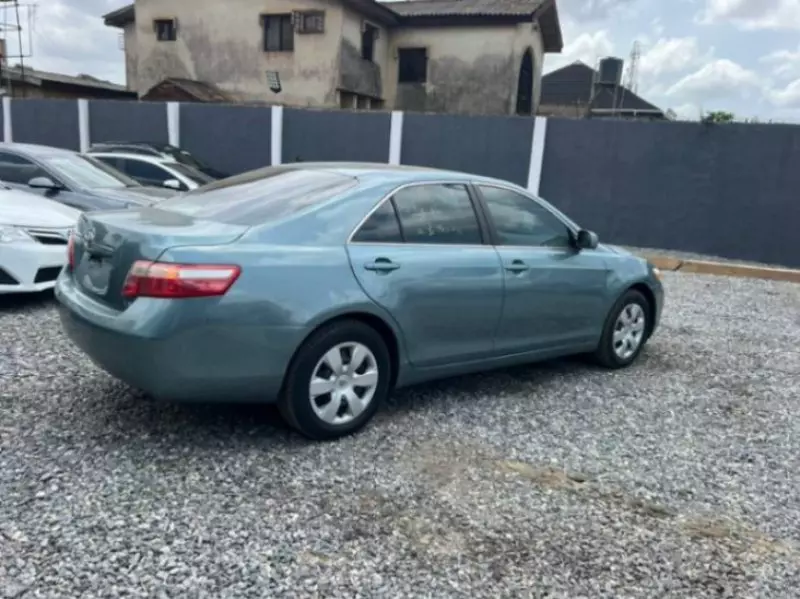 Toyota Camry   - 2009