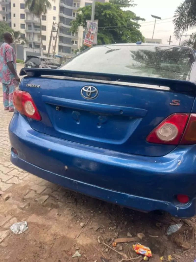 TOYOTA Corolla   - 2010