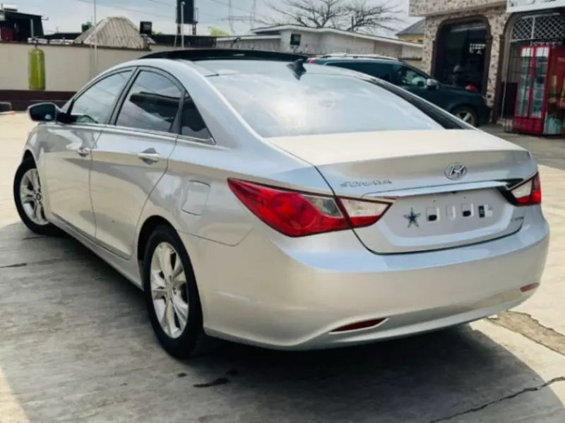 Hyundai Sonata   - 2013