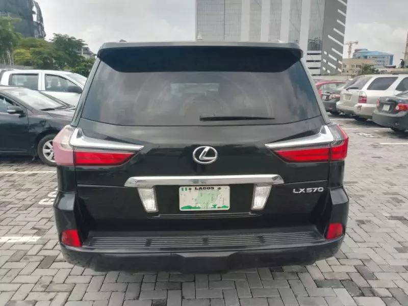 Lexus LX 570   - 2017