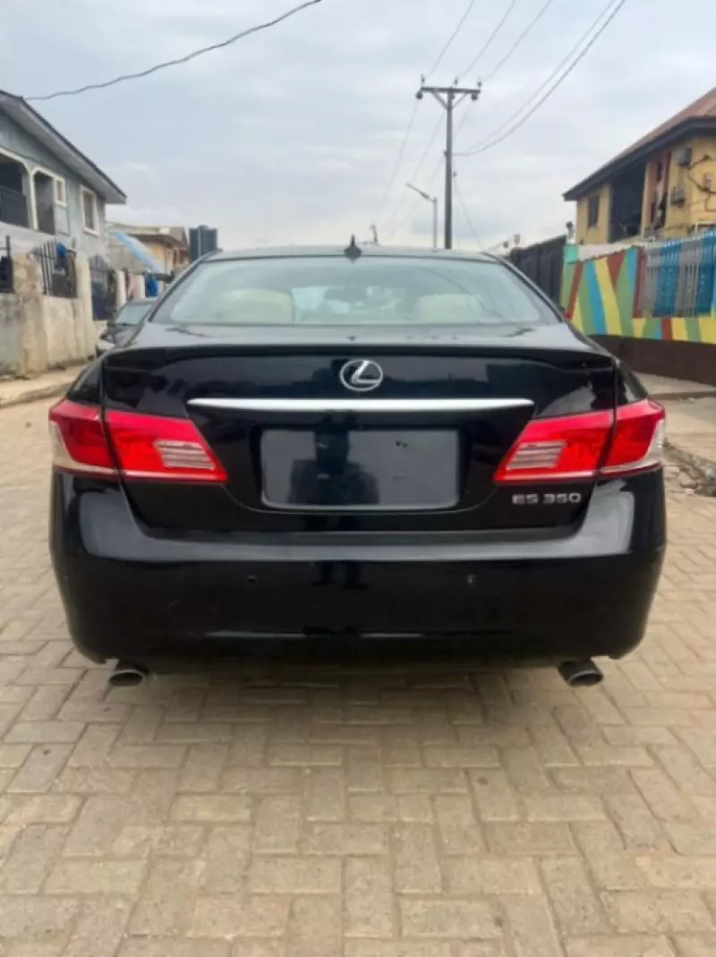 Lexus ES   - 2011
