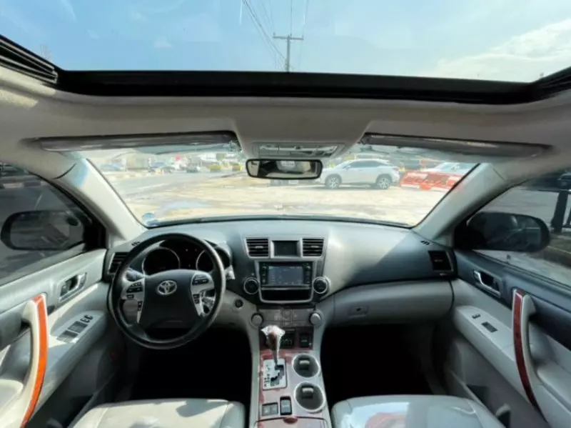 Toyota Highlander   - 2013