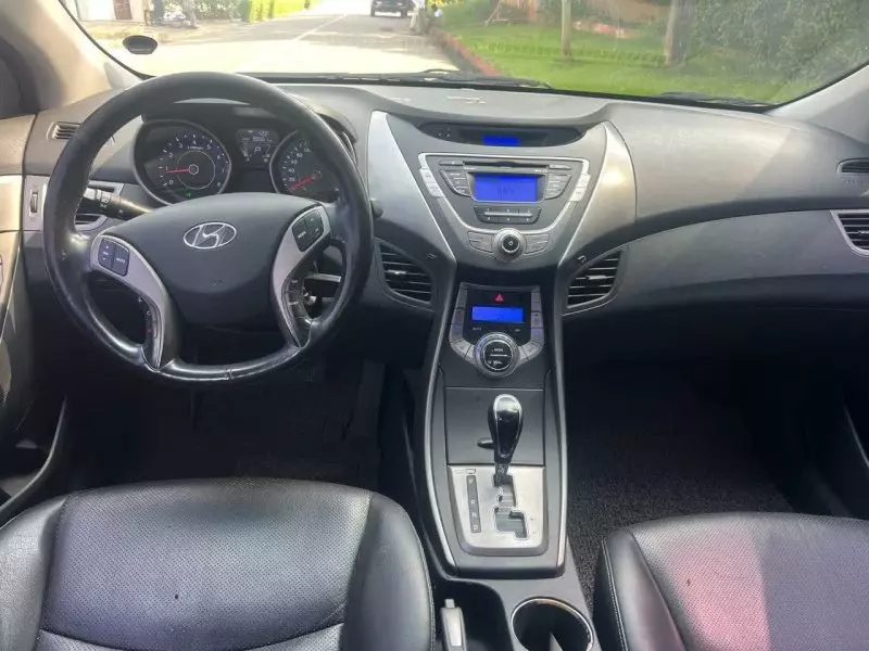 Hyundai Elantra   - 2013