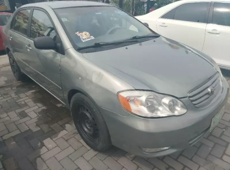 Toyota Corolla   - 2004
