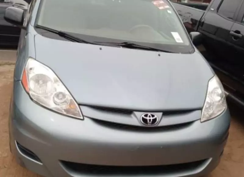 Toyota Sienna   - 2008