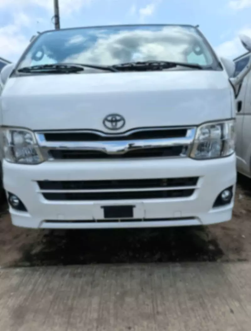 Toyota Hiace   - 2012