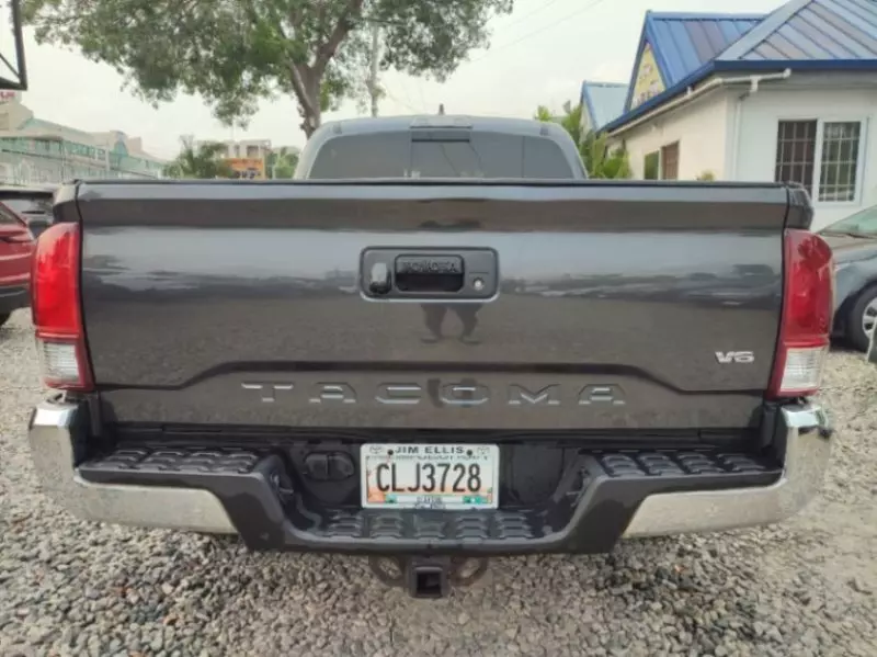 Toyota Tacoma   - 2019