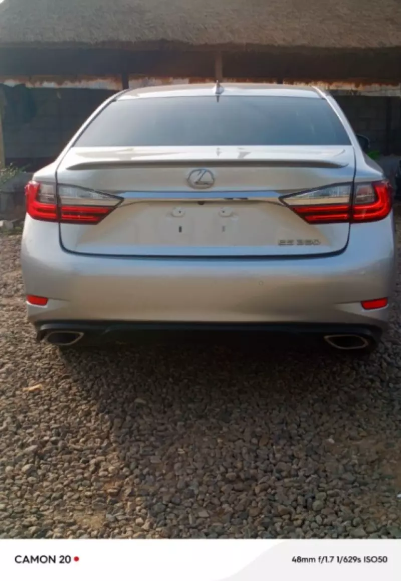 Lexus ES   - 2016